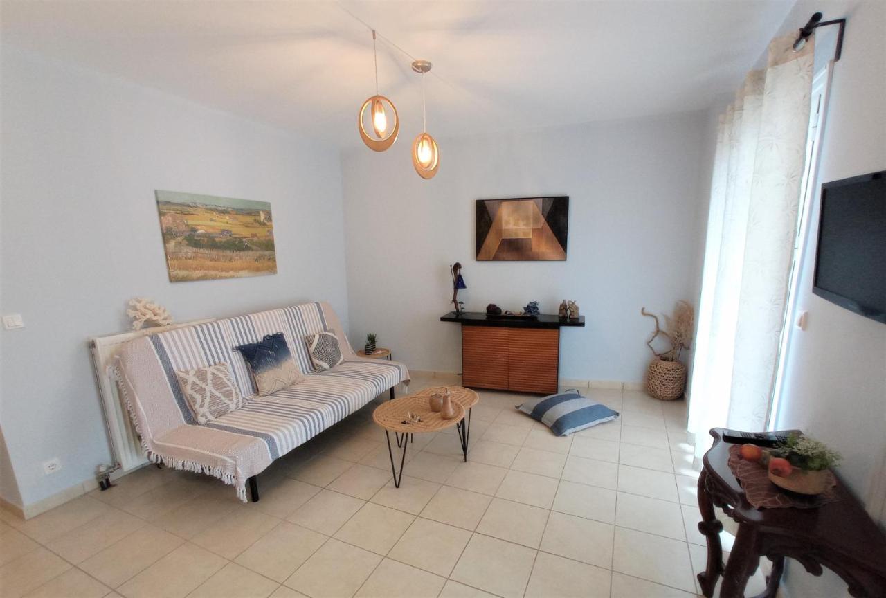 G Apartment In Agia Efimia エクステリア 写真